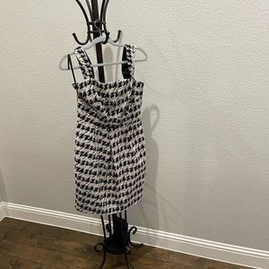 Gianni Bini size 6 cora houndstooth dress with black and beige, never worn